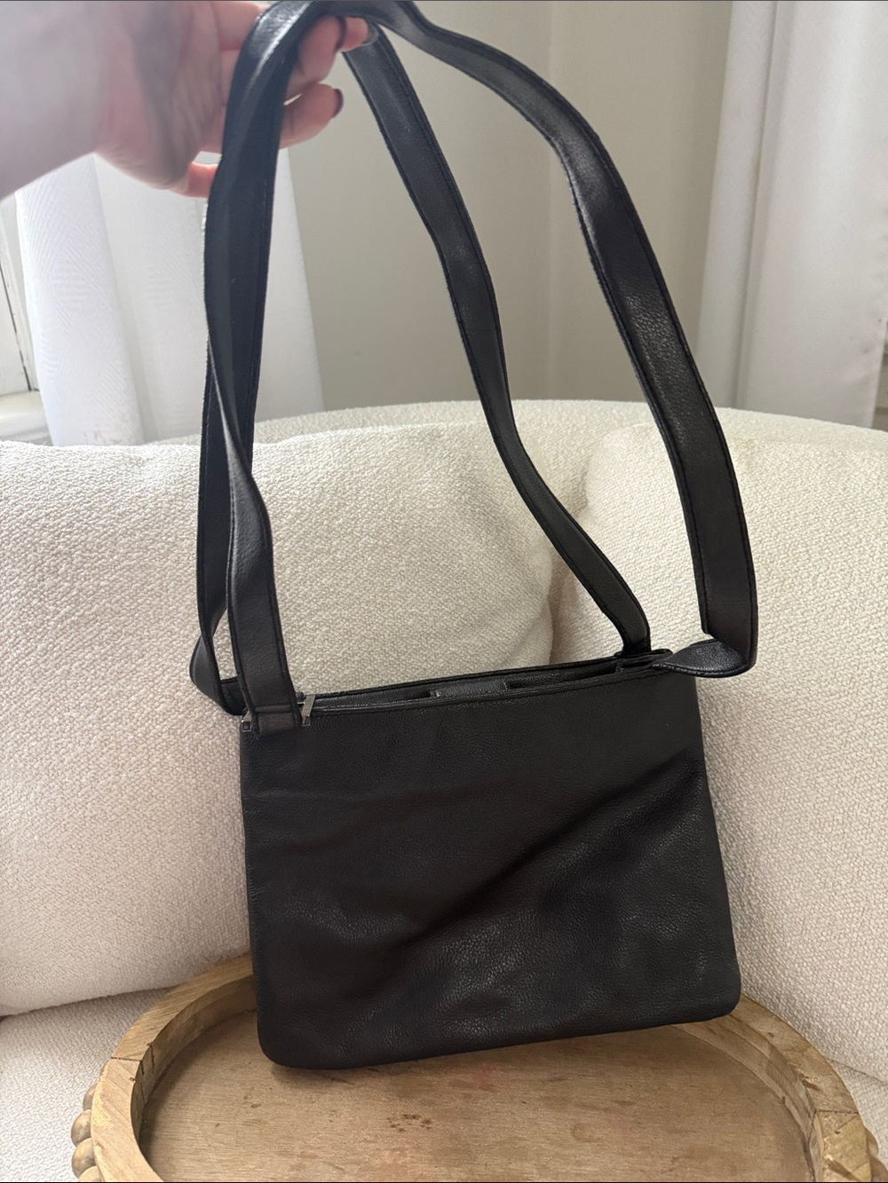 Elegant Black Leather Shoulder Bag - Timeless Minimalist Style